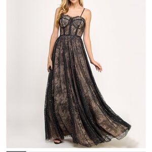 Sweetheart neck gown*wore once* excellent condition